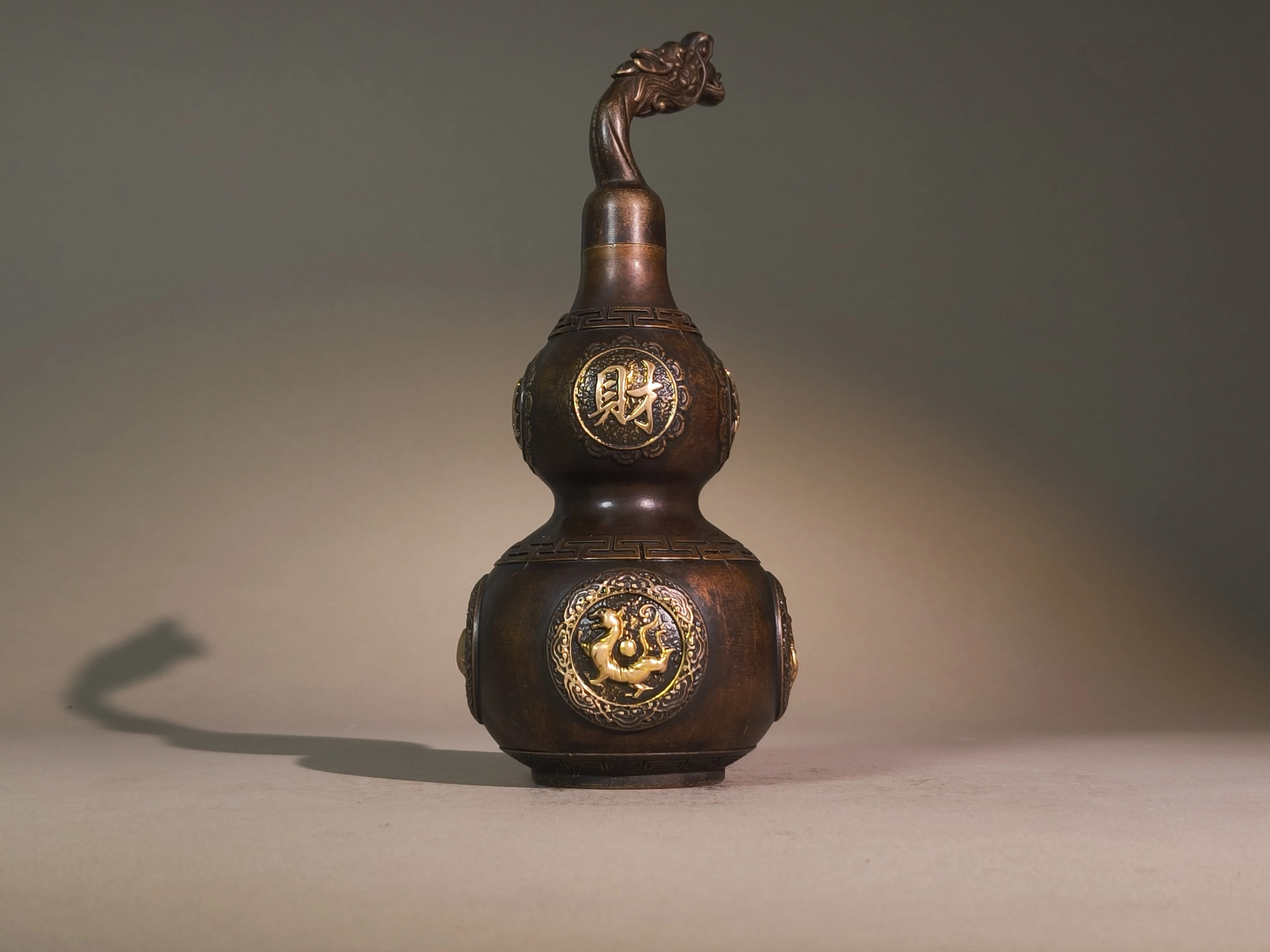 Gilded bronze gourd with four mythical beasts and dragon heads to attract wealth; office, home, entryway table, eight-gourd pend