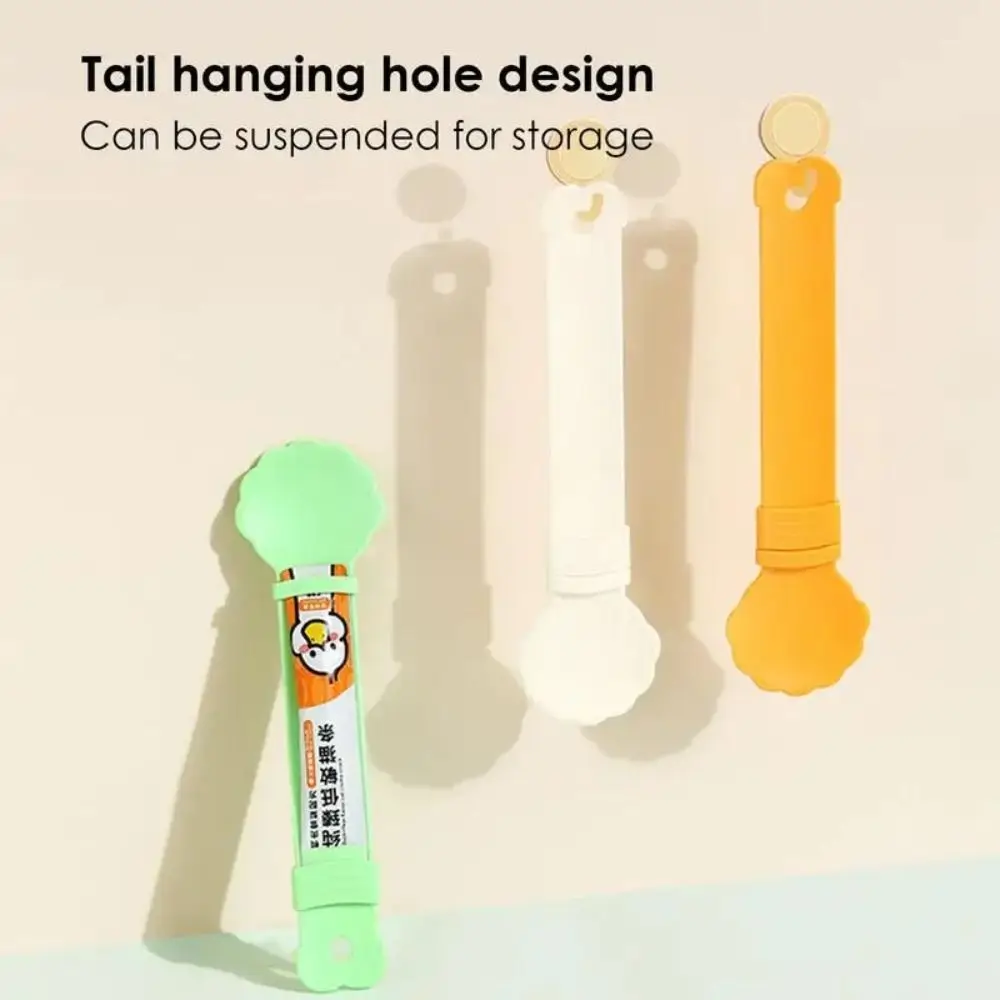 Durable Cute Cat Feed Spoon Squeeze Portable Kitten Strip Feeding Spoon Wet Semi-liquid Foods Pet Feeder