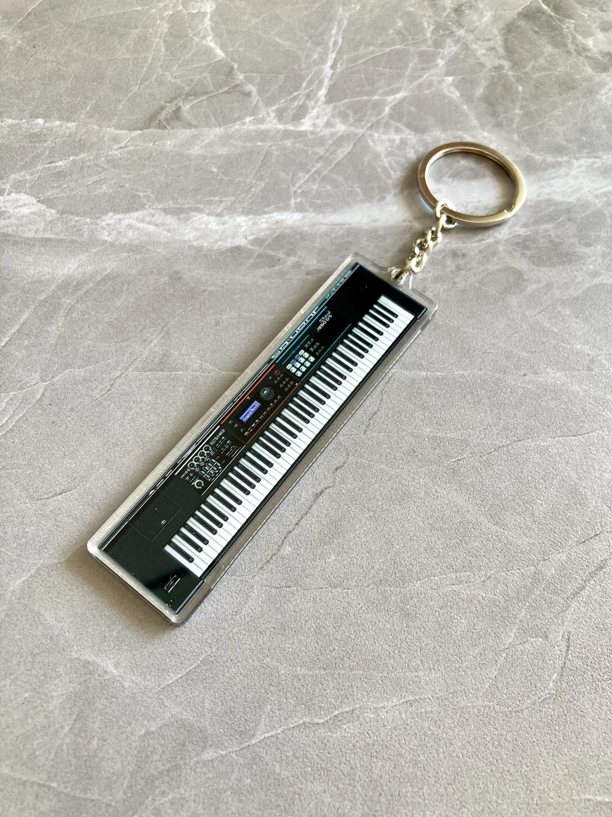 رولاند جونوDS سلسلة بكسل الرياح الاكريليك البيانو الكهربائي قلادة المفاتيح لوحة المفاتيح لاعب إنتاج الموسيقى الطرفية