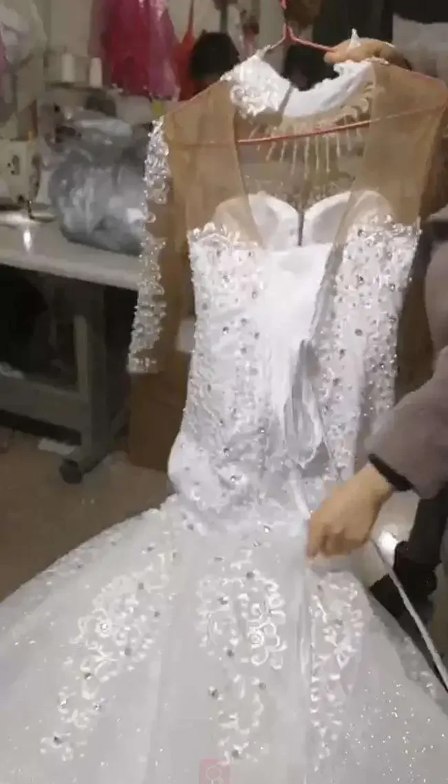 Suknie ślubne w stylu syreny, afrykańskie, skromne, szyte na miarę, z długim rękawem, zdobione kryształkami, z wysokim dekoltem, aplikacje z koronki.