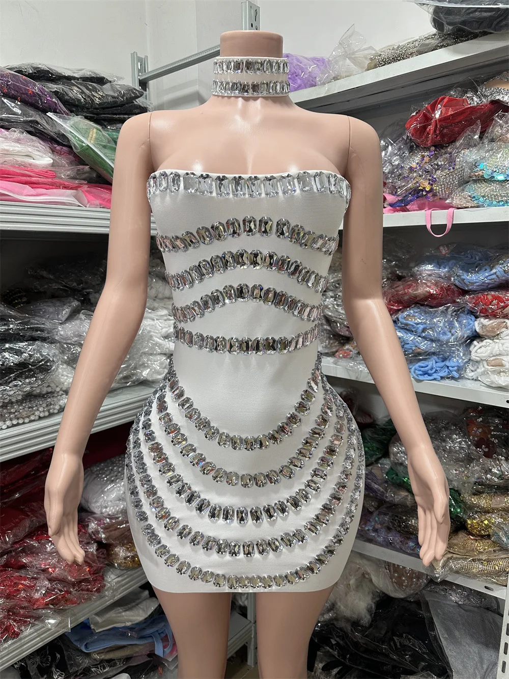 

Women Luxury White Rhinestones Bandage Dress With Choker High Elastic Bodycon Mini Birthday Celebrity Evening Club Party Dresses