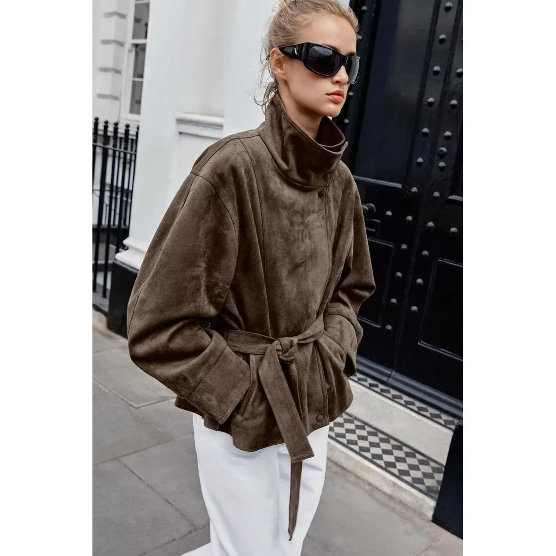 Fashionable Velvet Texture Coat for Women with Belt Autumn Season Long Sleeve Standard Fit European Style Short Outerwear