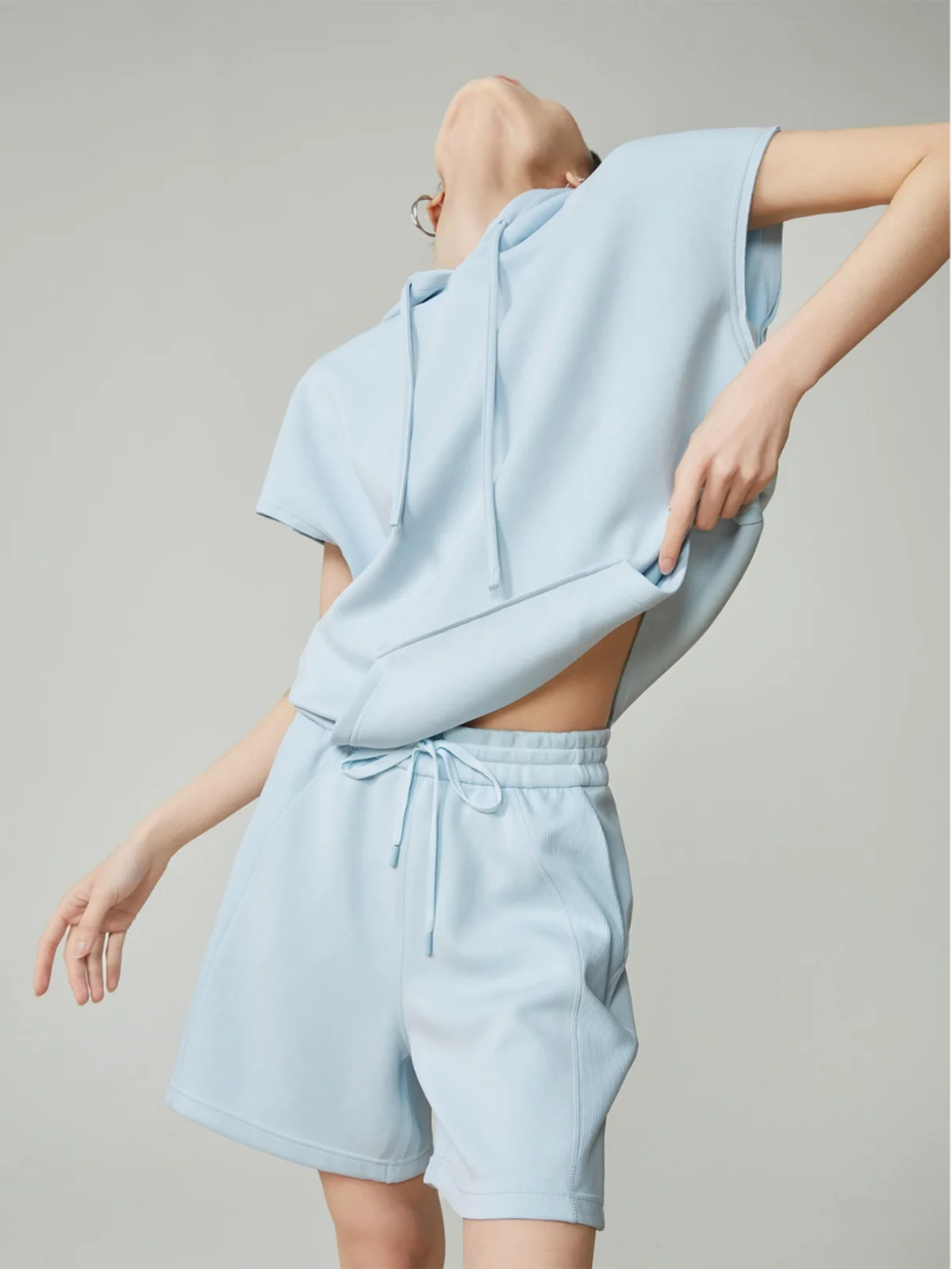 

Синий комплект из худи и шорт для женщин: новая весенняя коллекция, свободный повседневный спортивный костюм из двух предметов, модный корейский стиль, короткий рукав