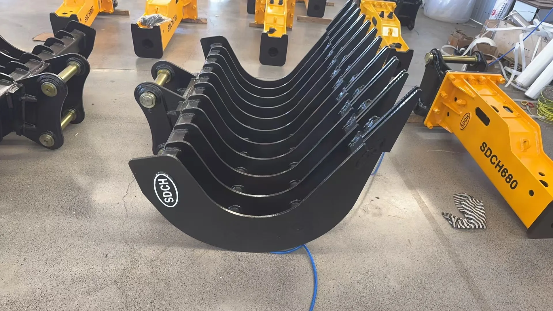 Accessori Rastrello inclinabile Rastrello inclinabile per escavatore all'ingrosso