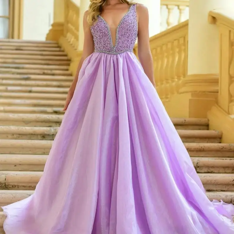 

Charming Lilac Luxury Beaded Prom Dresses V Neck Pearls Beaded Puffy Floor Length Sweet 16 Birthday Party Dress Formal Occasion