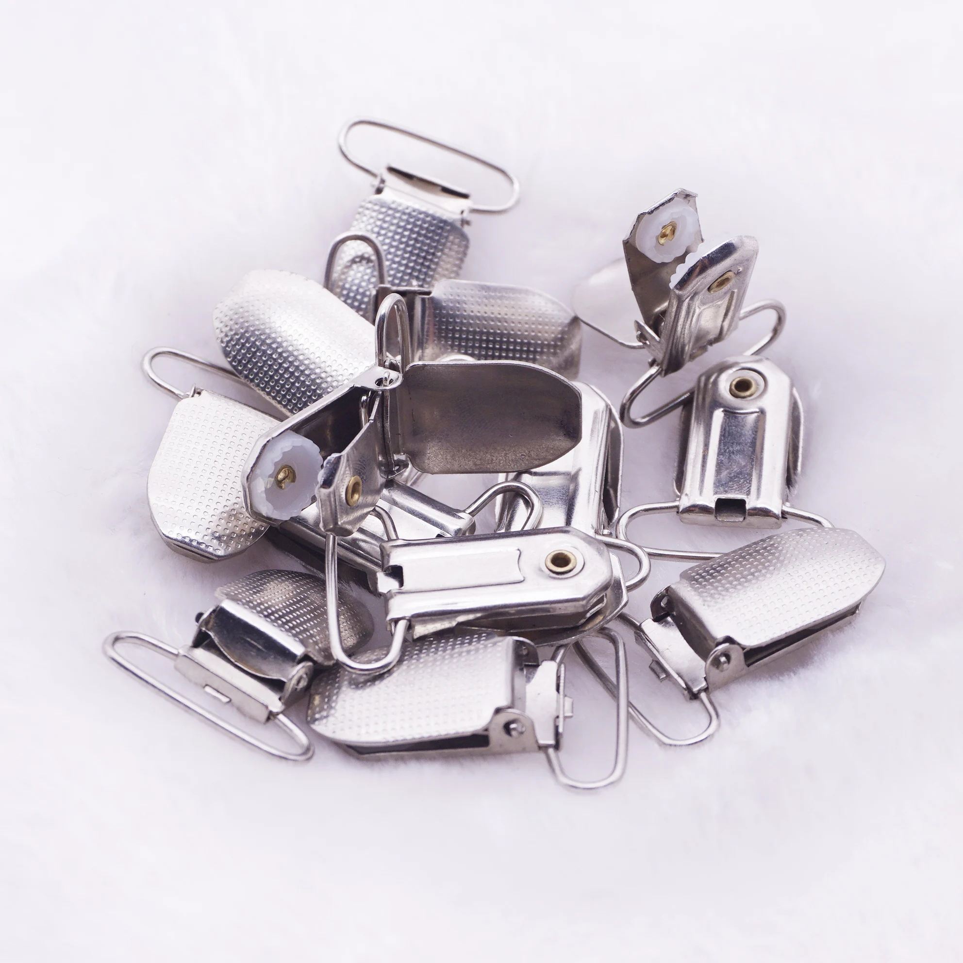 

Metal Suspenders Clip for Paci Pacifier Holders Durable Hard Iron Plastic Insert Garment Clips Sewing Clamp DIY Craft Project