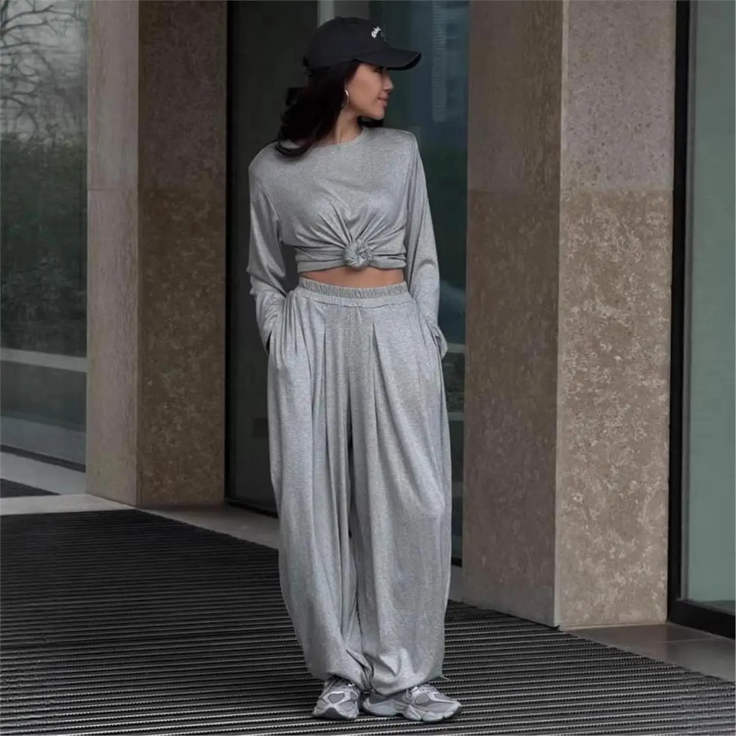 Fall 2026 Women's Long Sleeve round Neck Slim Fit Sporty Top And Pants Set Elegant Style Cross-Border Fashion Casual Wear
