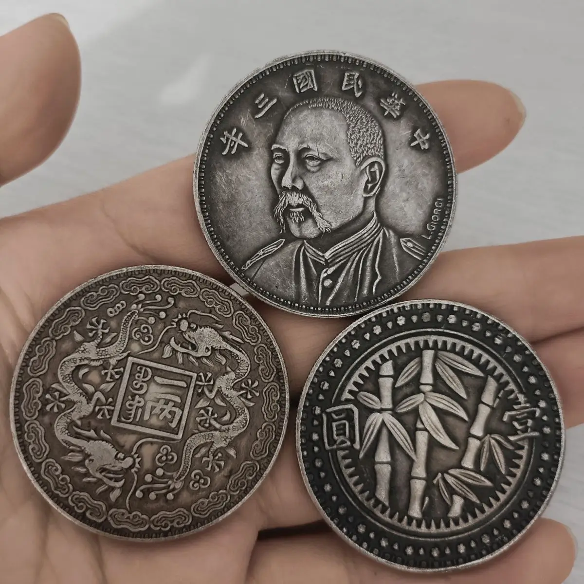 

Silver dollar seven-point face, Shandong Shuanglong one or two Guizhou bamboo ocean three rare silver coins collection turned ov
