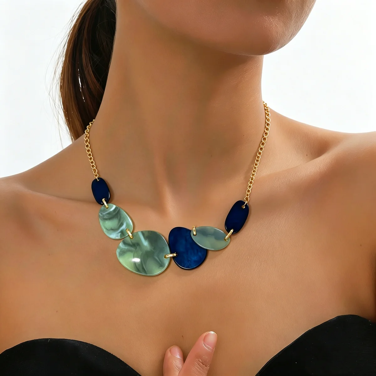 

Vintage Bohemian Style Acrylic Colorful Disc Women's Necklace Fashionable Hyperbole Simple Clavicle Chain Party Jewelry Gift