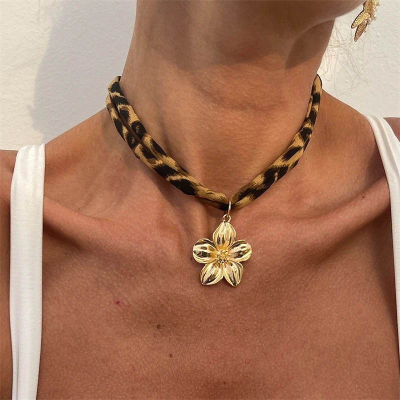 

Vintage Double Layered Leopard Print Cotton Choker Necklace for Women Trendy Metal Flower Star Short Neck Chain Jewelry Gifts