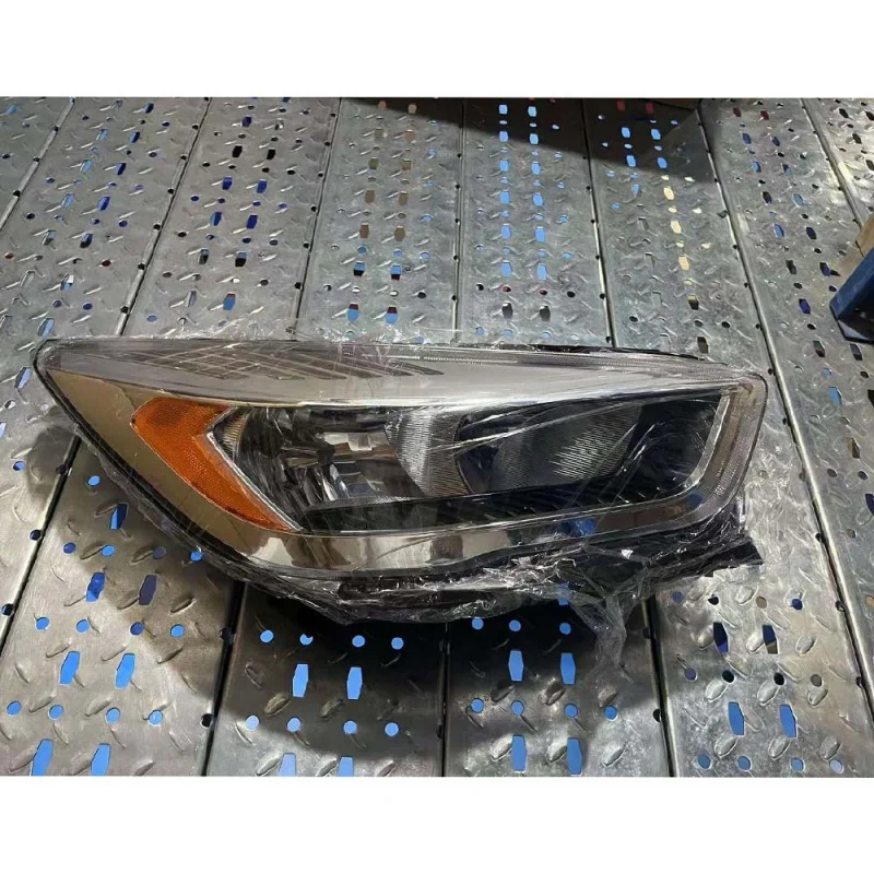 

Suitable for Ford 2017 Escape US Version Front Headlight Low Trim GJ5Z-13008A GJ5Z-13008B