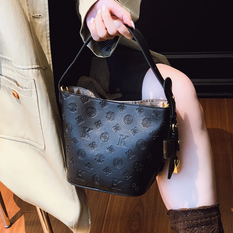 

Unique Stylish Mini Clutch Purse Bag Vintage Fashionable For Women Casual Simple Leisure And Business Logo