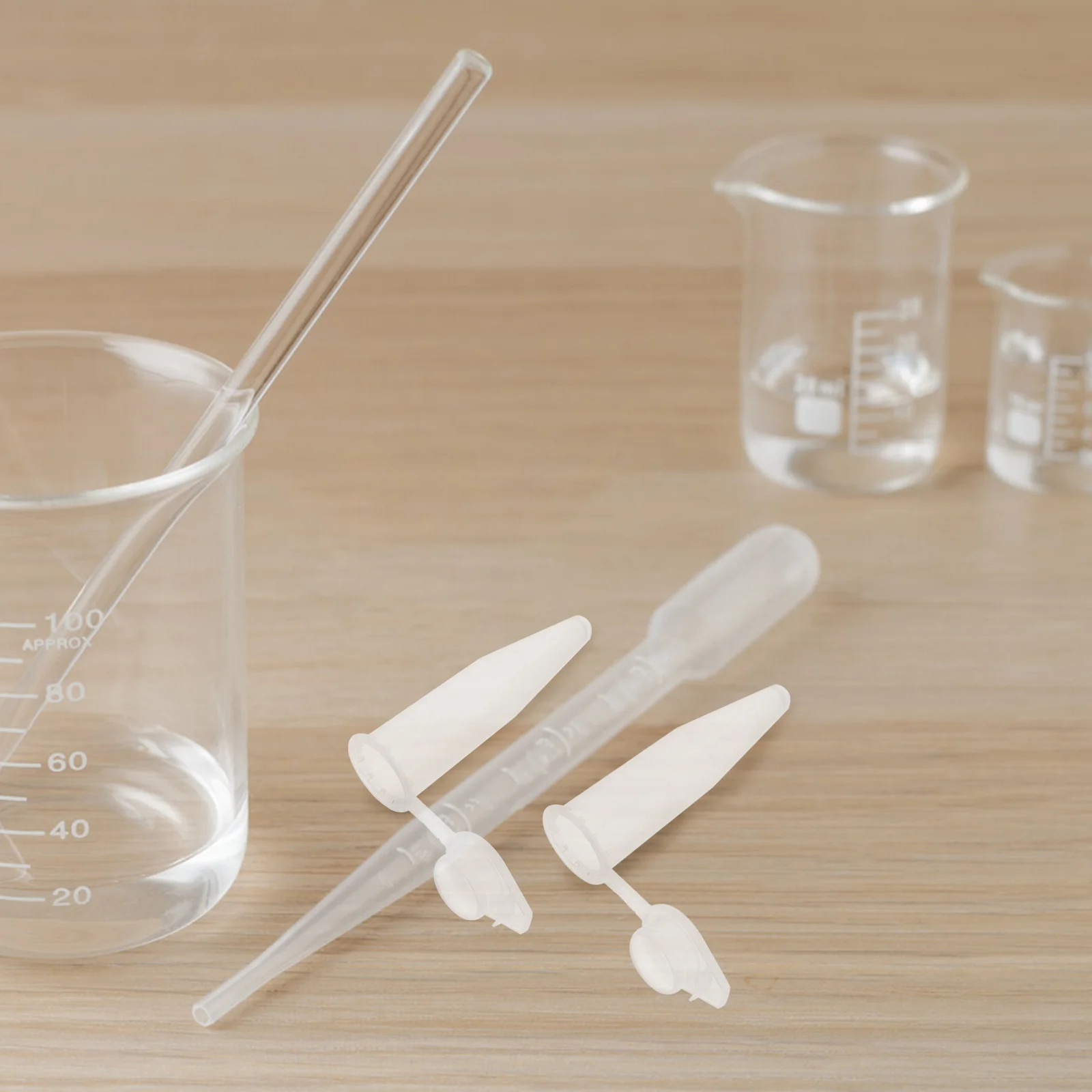 50 Stück konische Röhrchen, durchsichtige kleine Testfläschchen aus Kunststoff mit Kappen für die Labormusterlagerung, abgestufte Röhrchen