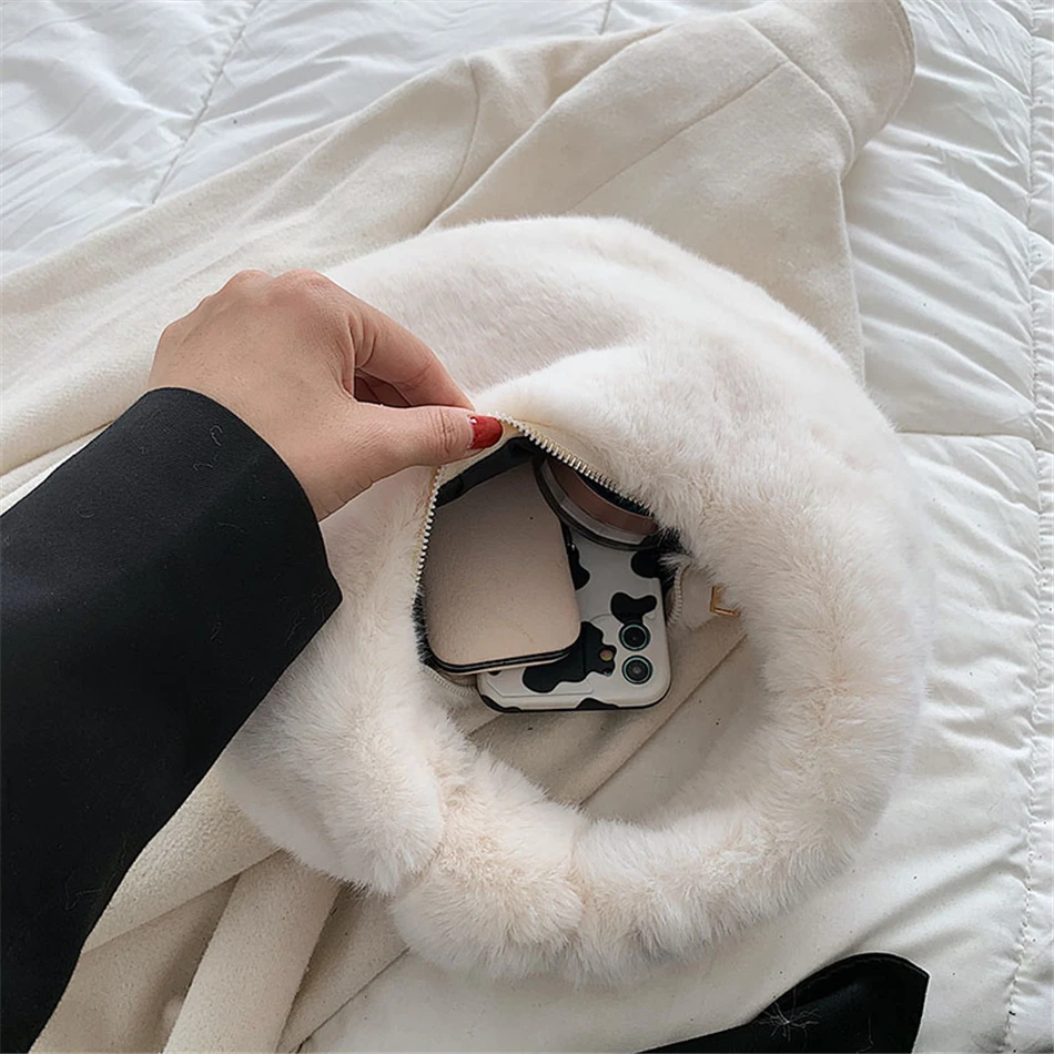 Fur Women\'s Small Half Moon Bag Luxury Warm Plush Wrist Bags for Women Fashion Furry Short Handle Clutch Cute Ladies Coin Purses