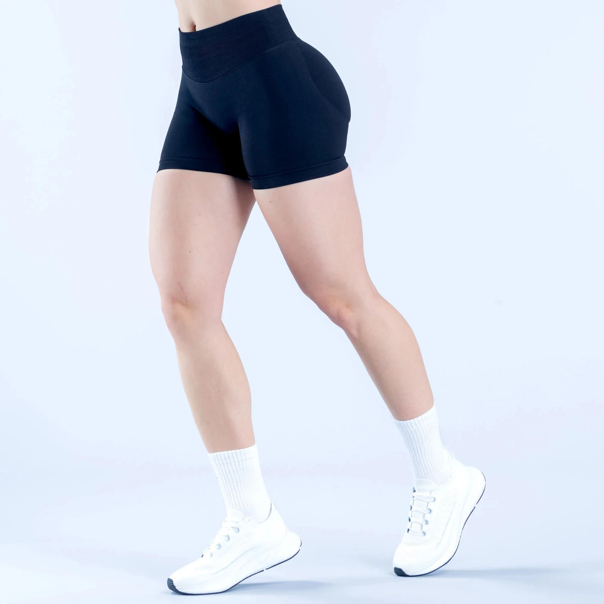 Denyf Damen-Yoga-Set mit dünnen Trägern, rundem Halsausschnitt, nahtlosem Design, herausnehmbaren Einlagen, Sport-BH und Shorts für Fitness-Training. – Detail 14