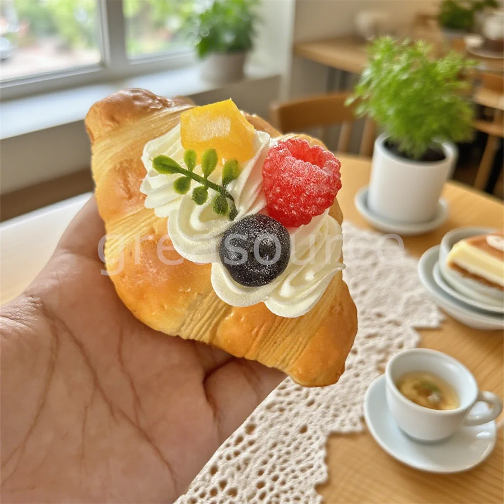 Pastel marrón pequeño oso anudado galleta fruta pan hecho a mano modelo juguete Croissant masa oro lindo suave alegría Diy Prop imitación Pu suave