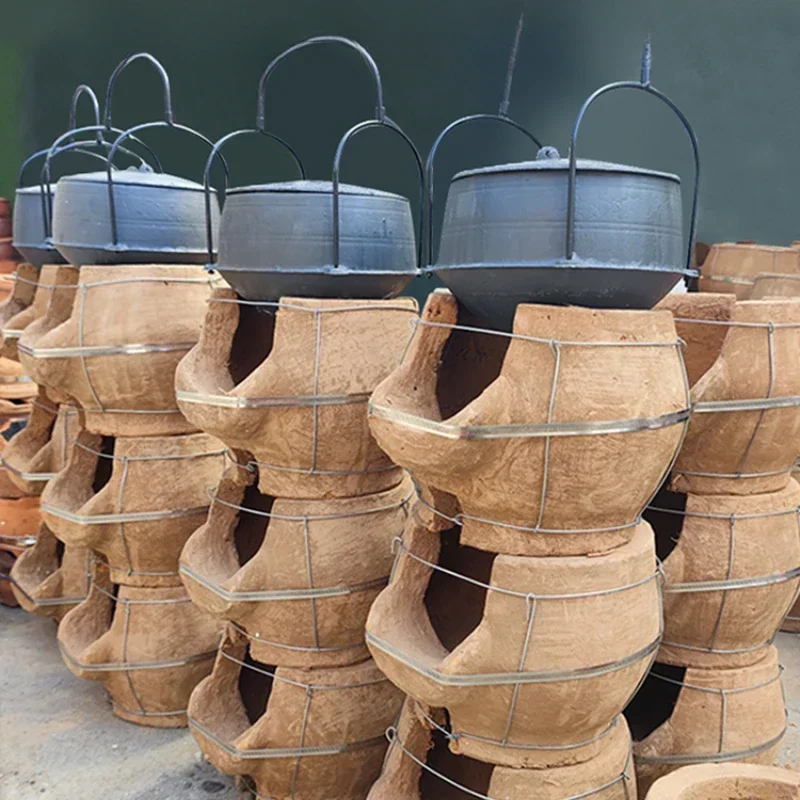 

small stewed chicken, wooden, sand pot, mud , farmhouse entertainment, stewed chicken soup stove, hot pot