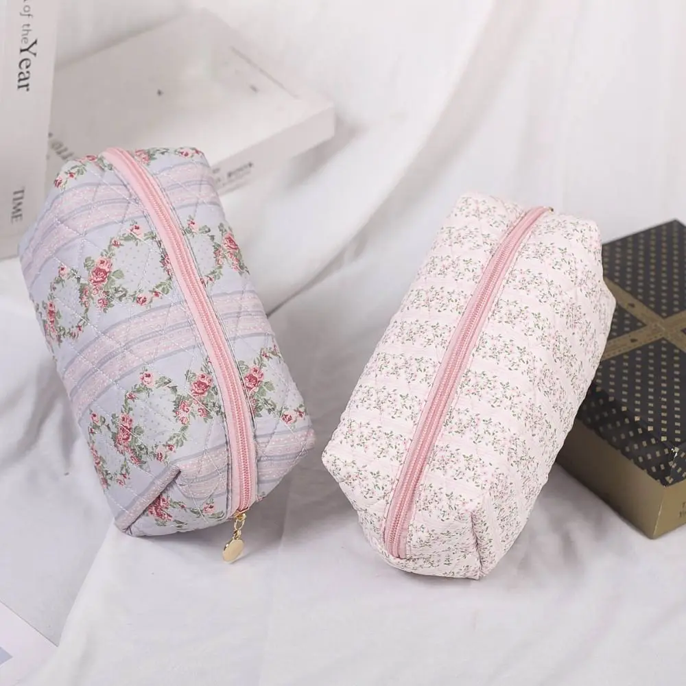 

Storage Organizer Floral Puffy Quilted Makeup Bag Cosmetic Pouch Makeup Accessory Large Travel Cosmetic Bag Flower Printed