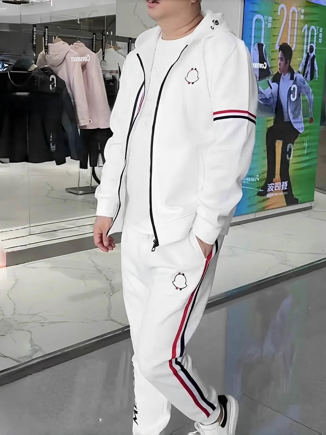 

Мужской повседневный спортивный костюм: комфортный свитшот с длинным рукавом и длинные брюки. Осенний, модный, легкий, роскошный, универсальный комплект из двух предметов.