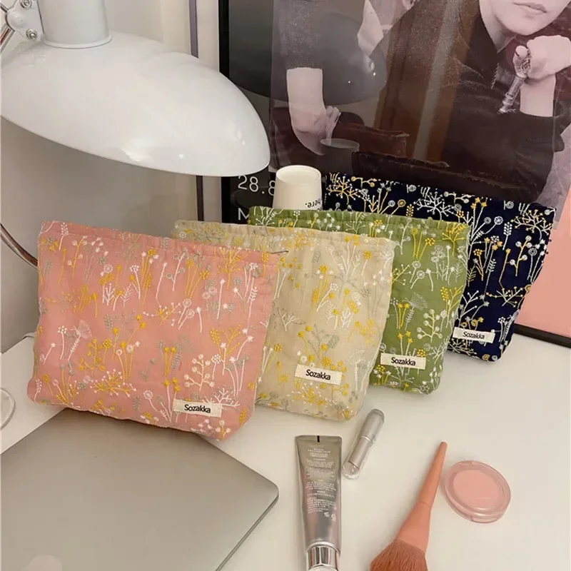Fashion Embroidery Flower Cosmetic Bag for Women Large Capacity Makeup Lipstick Storage Portable Toiletry Bag case