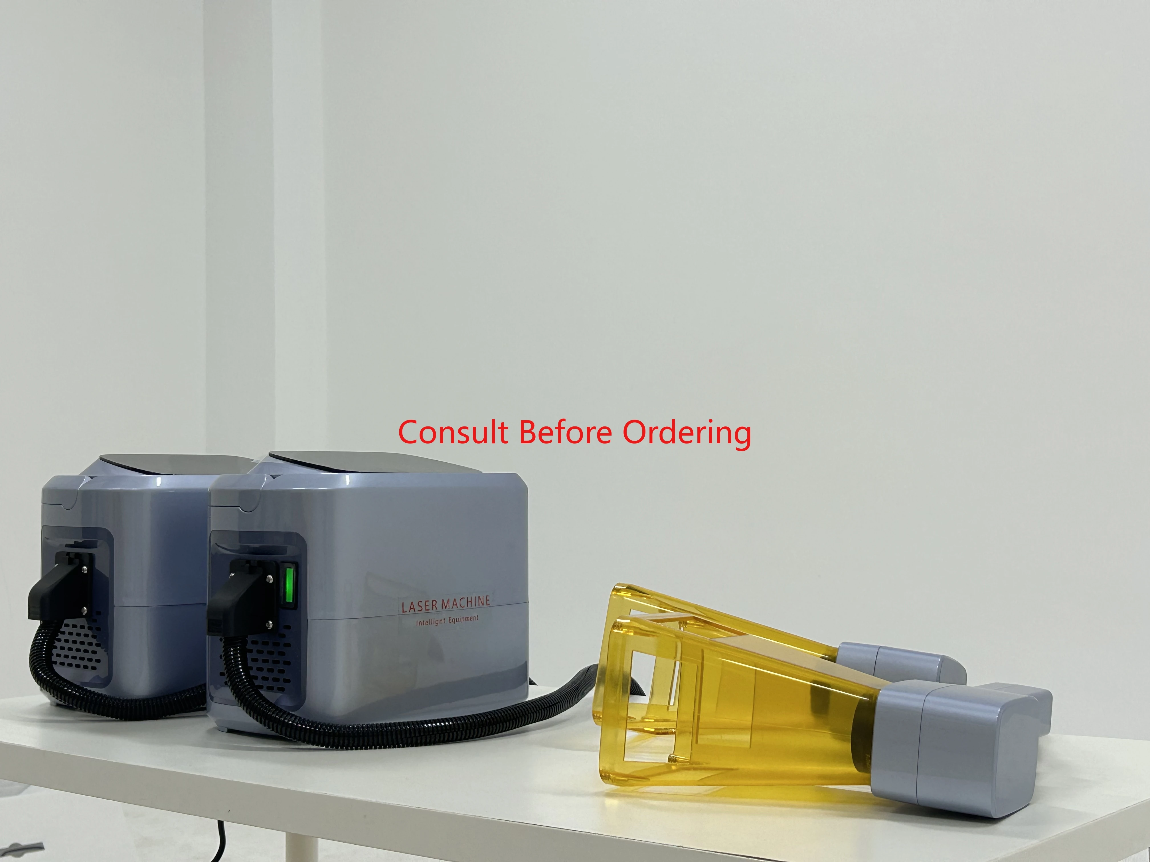 

Portable Fiber Marking Machine Mini Handheld Engraving Machine For Metal 20W 30W 50W