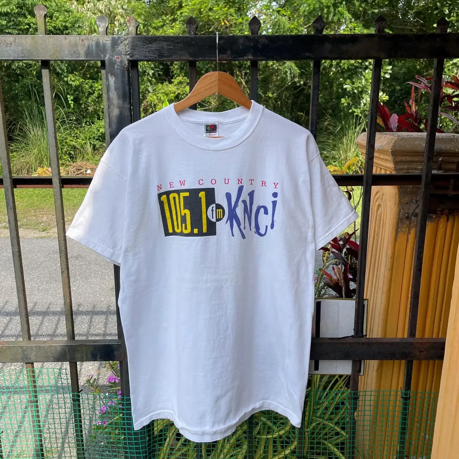 Vintage 90s New Country Music Radio Program Frequency Show Modern Art T Shirt Pop Culture White Colour XL Size vintage Washed