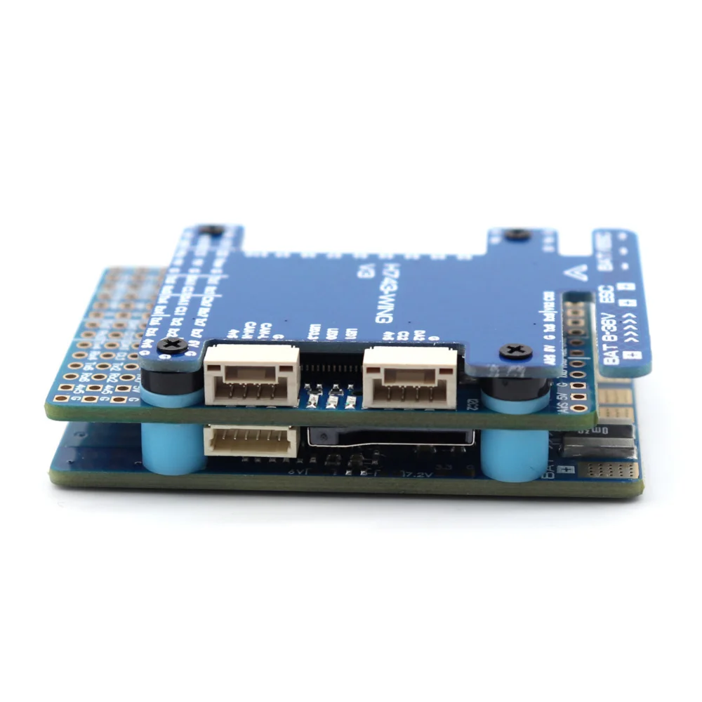 Le contrôleur de vol gyroscopique double H743 WING V3 prend en charge le double moteur et les deux caméras pour avion FPV RC à voilure fixe