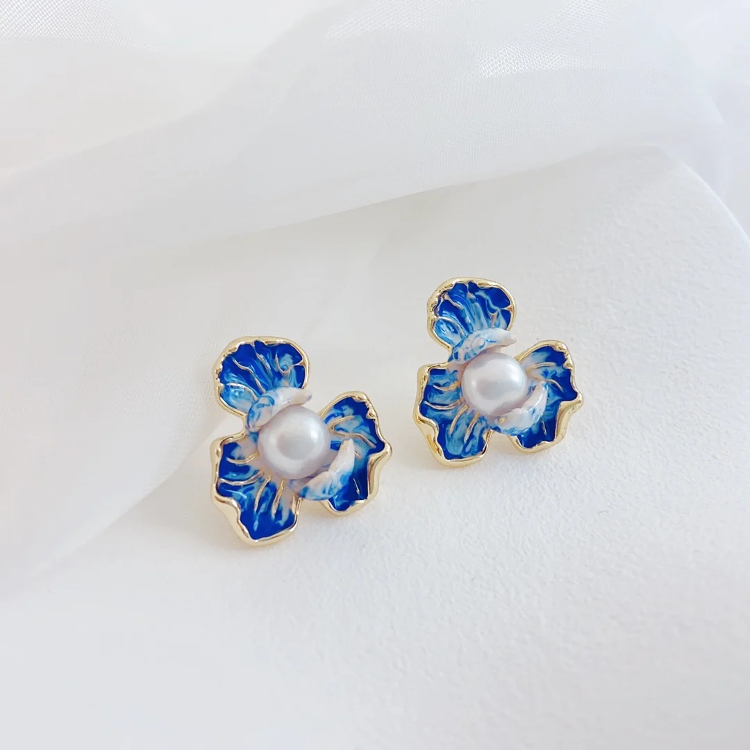 

Chinese Style Petal Shaped Pearl Stud Earrings Anniversary Gift Oil Painting Craft Finish Jewelry