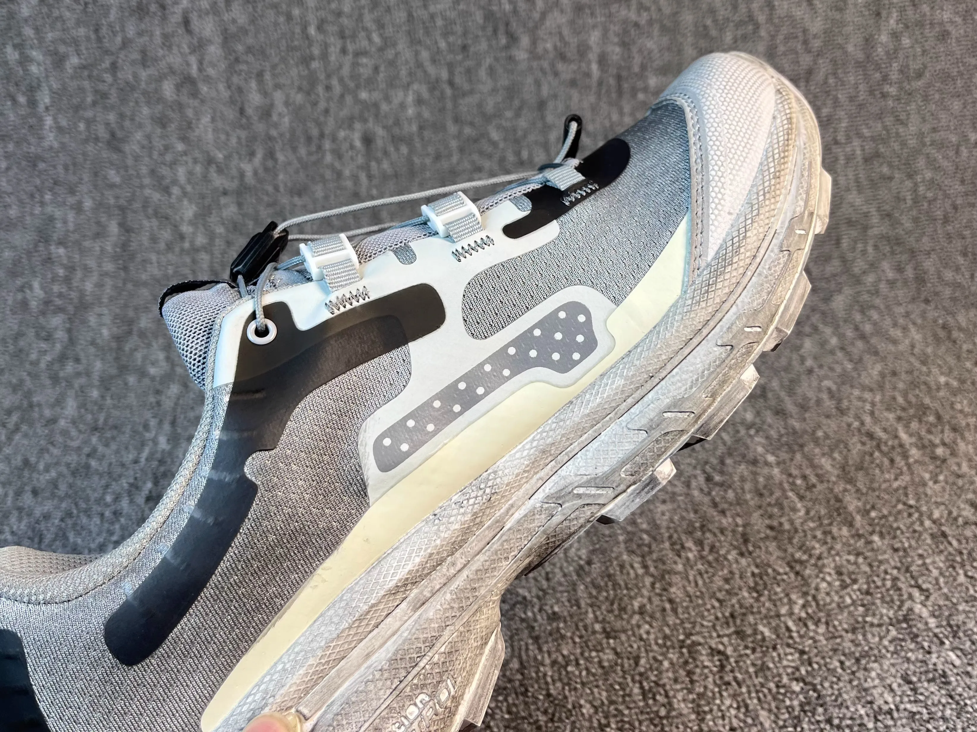 

Men's summer sports shoes Mesh running shoes Lightweight and breathable women's sports shoes