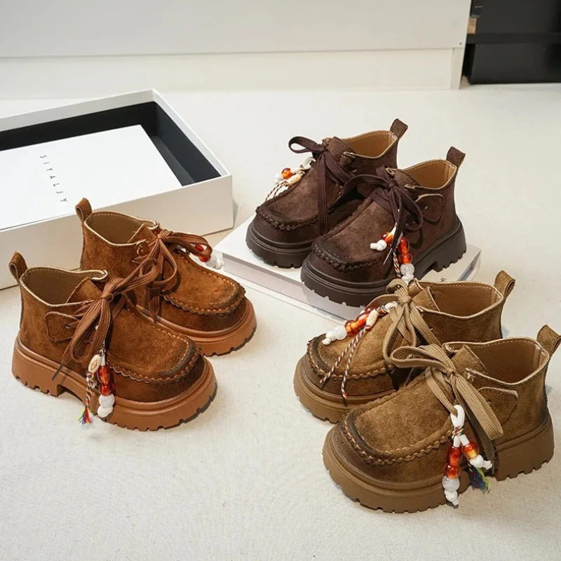 

Детские модные ботинки на толстой подошве 2026 года, новые ботинки для девочек на шнуровке из искусственной замши, осенне-зимняя обувь для мальчиков