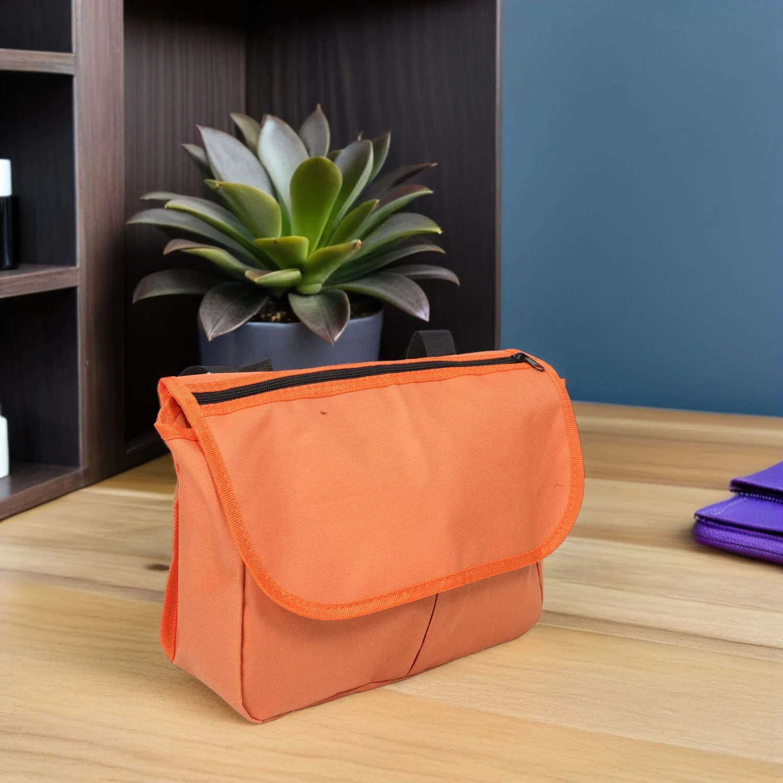 

Подвесная сумка для инвалидной коляски Оранжевый прочный материал Безопасные карманы для предметов первой необходимости для путешествий Ежедневное использование Высокая видимость для хранения инвалидных колясок