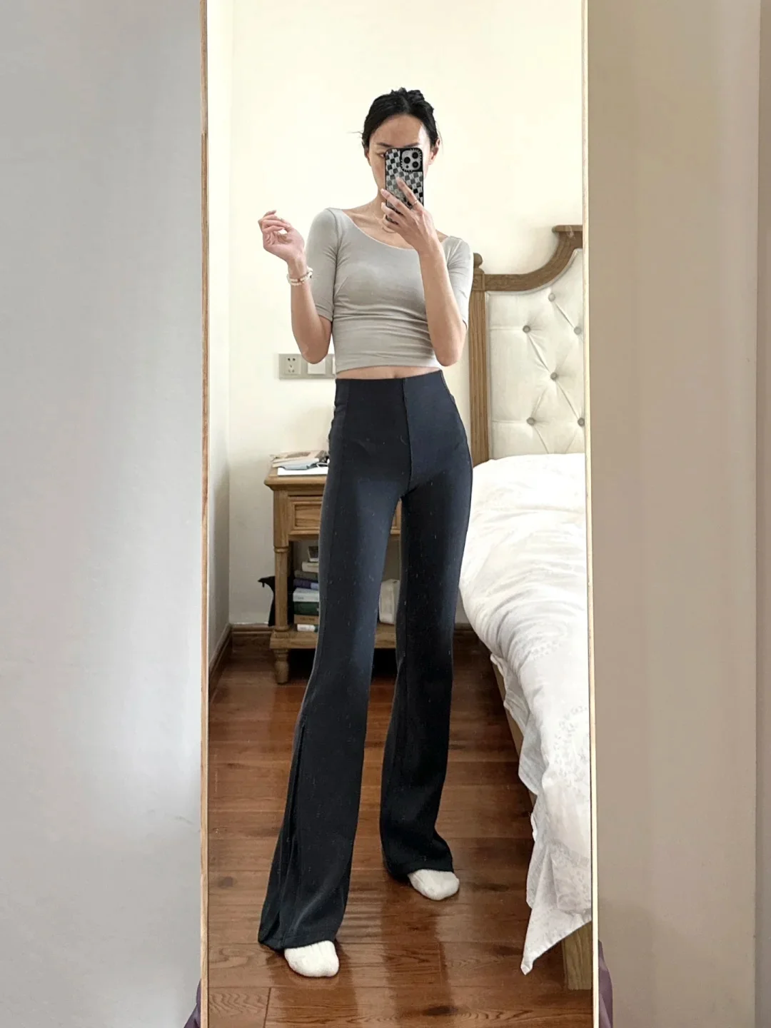 กางเกงโยคะเอวสูงลำลอง แห้งเร็ว ทรงกระดิ่ง ใส่ได้ทั้งกลางแจ้งและในฤดูใบไม้ร่วง ฤดูหนาว กระชับสัดส่วน กางเกงขายาวทรงสปอร์ตสำหรับผู้หญิง