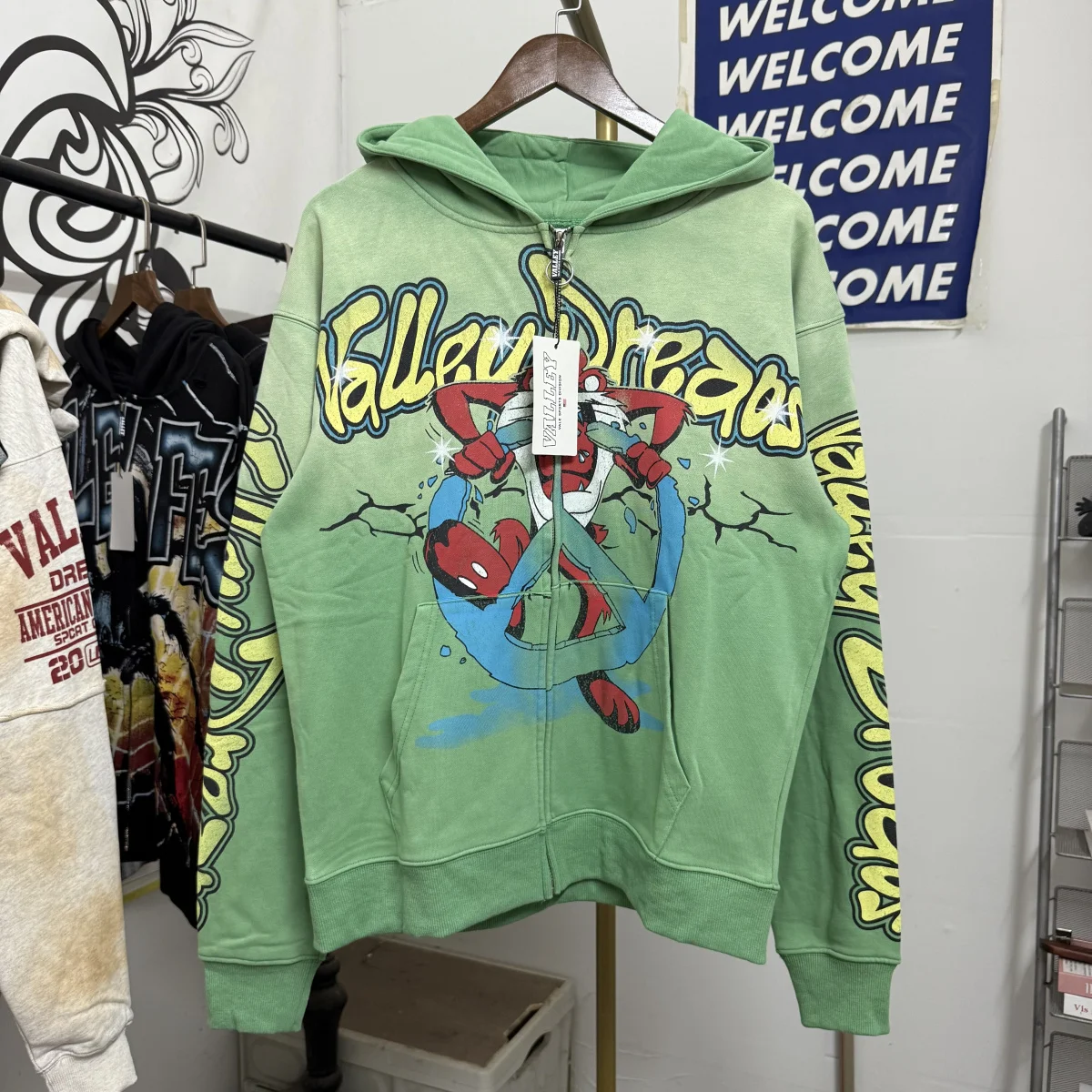 

V Forever Waed Cartoon Print Loose Fit Hoodie Cardigan American High Street Sle for Men And Women Casual Comfortable