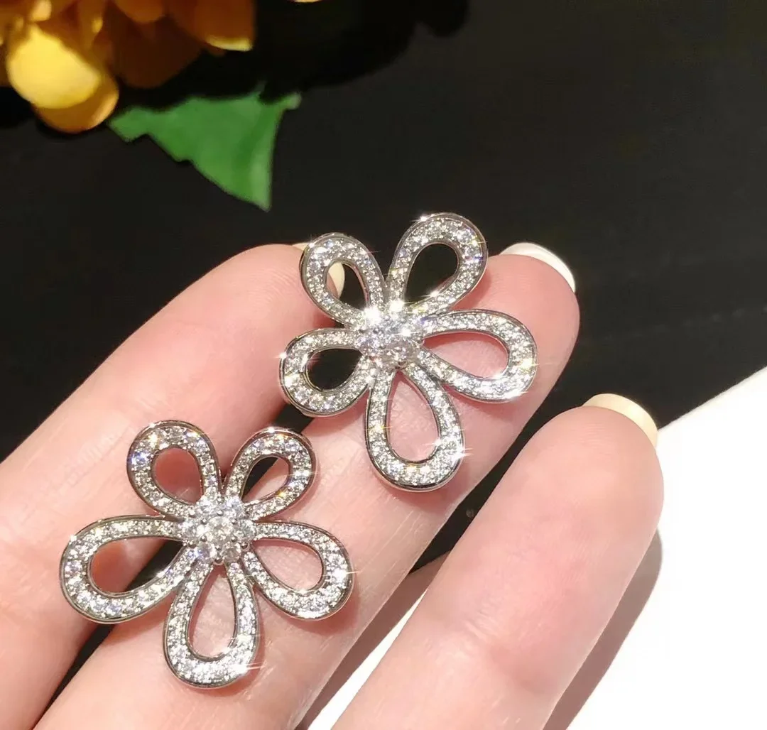 

New 2023 Hot Sale Famous Brand Anniversary Gifts Jewelry For Women Romantic Flower Earrings Luck Clover Sakura Wedding Party