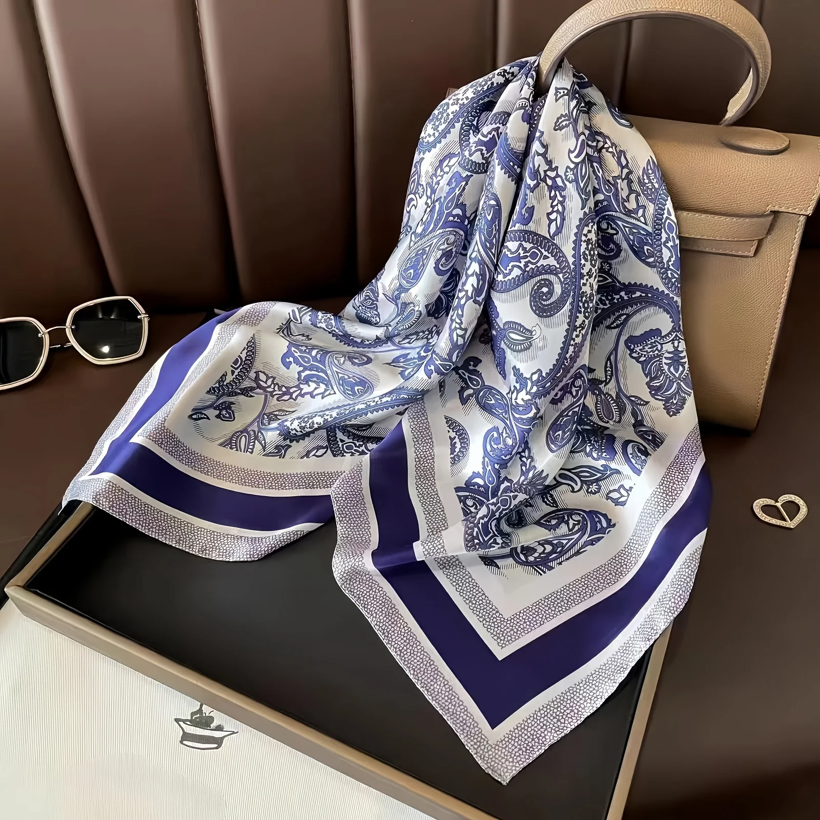 البوهيمي نمط بيزلي الأزهار طباعة المرأة ساحة وشاح حريري الساتان رئيس التفاف تصميم الأوشحة باندانا الحجاب منديل