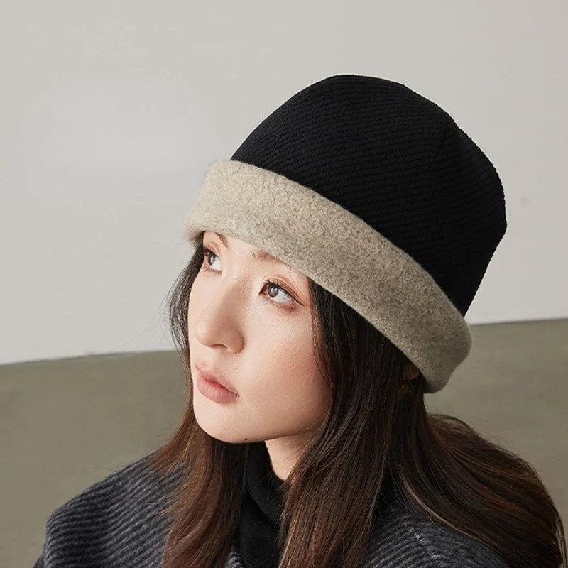 

A vintage thickened cold hat with circle fur hood melon rind and stylish