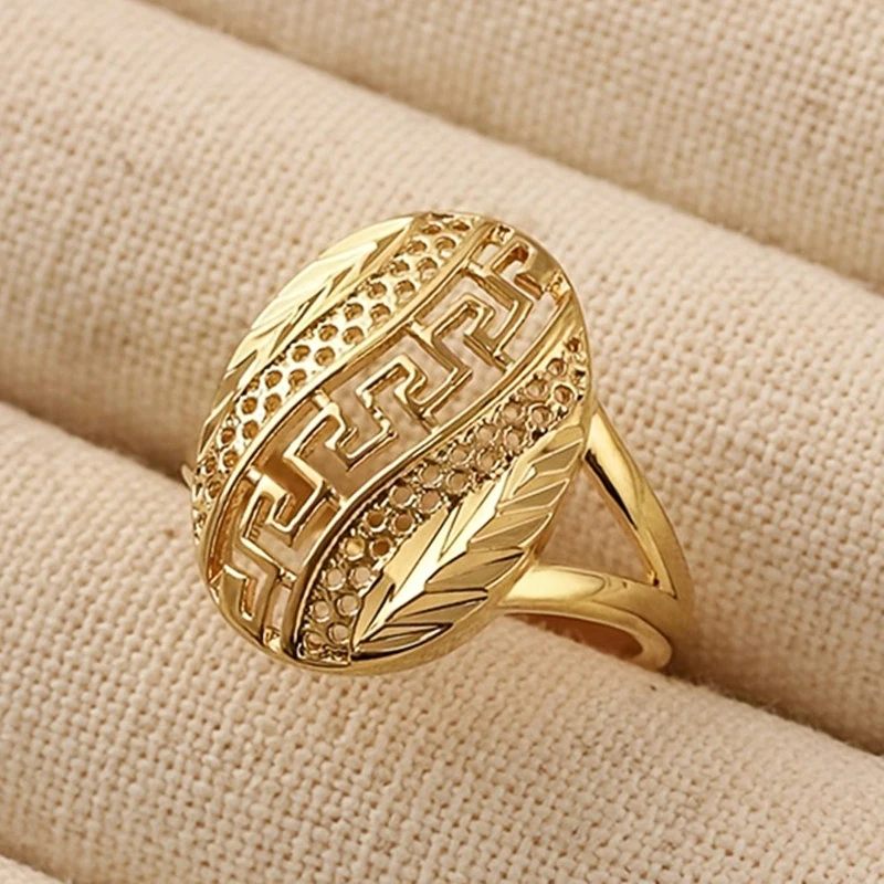 Huitan Bohemien-Stil Goldfarbene Ringe für Frauen mit Ausgehöhltem Design, Ausgefallener Blatt-Fingerring für Alltag und Party, Ethnischer Damenschmuck Geschenk