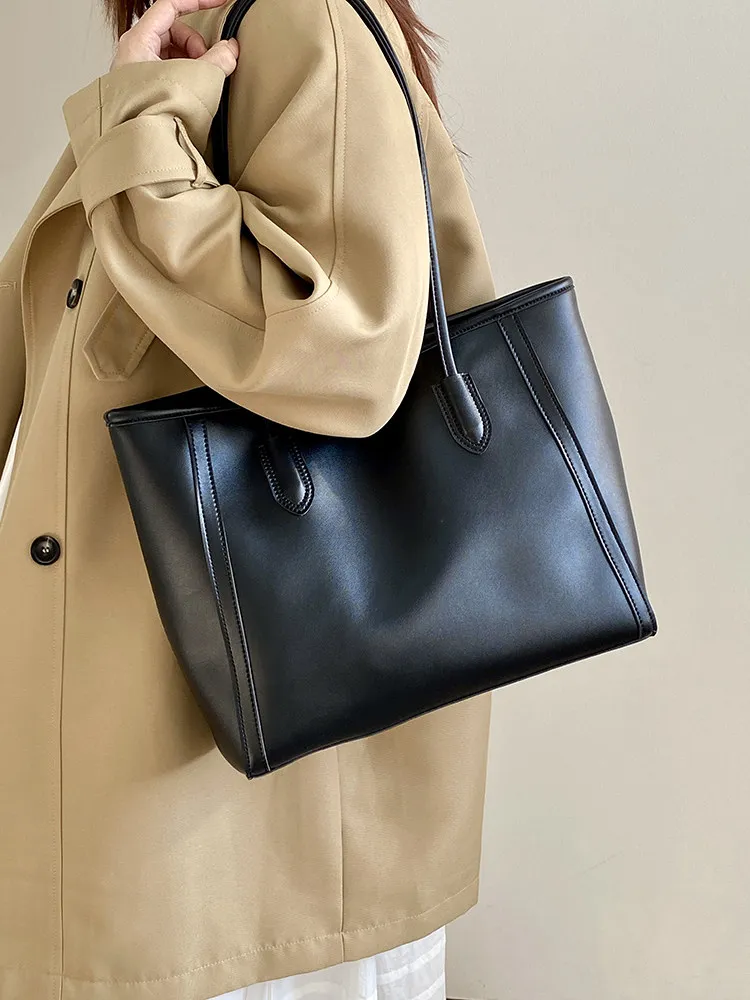 

Classic Black Handbags for Women French Texture Soft PU One Shoulder Bags Casual Large Capacity Tote Bag 2026 New Trend