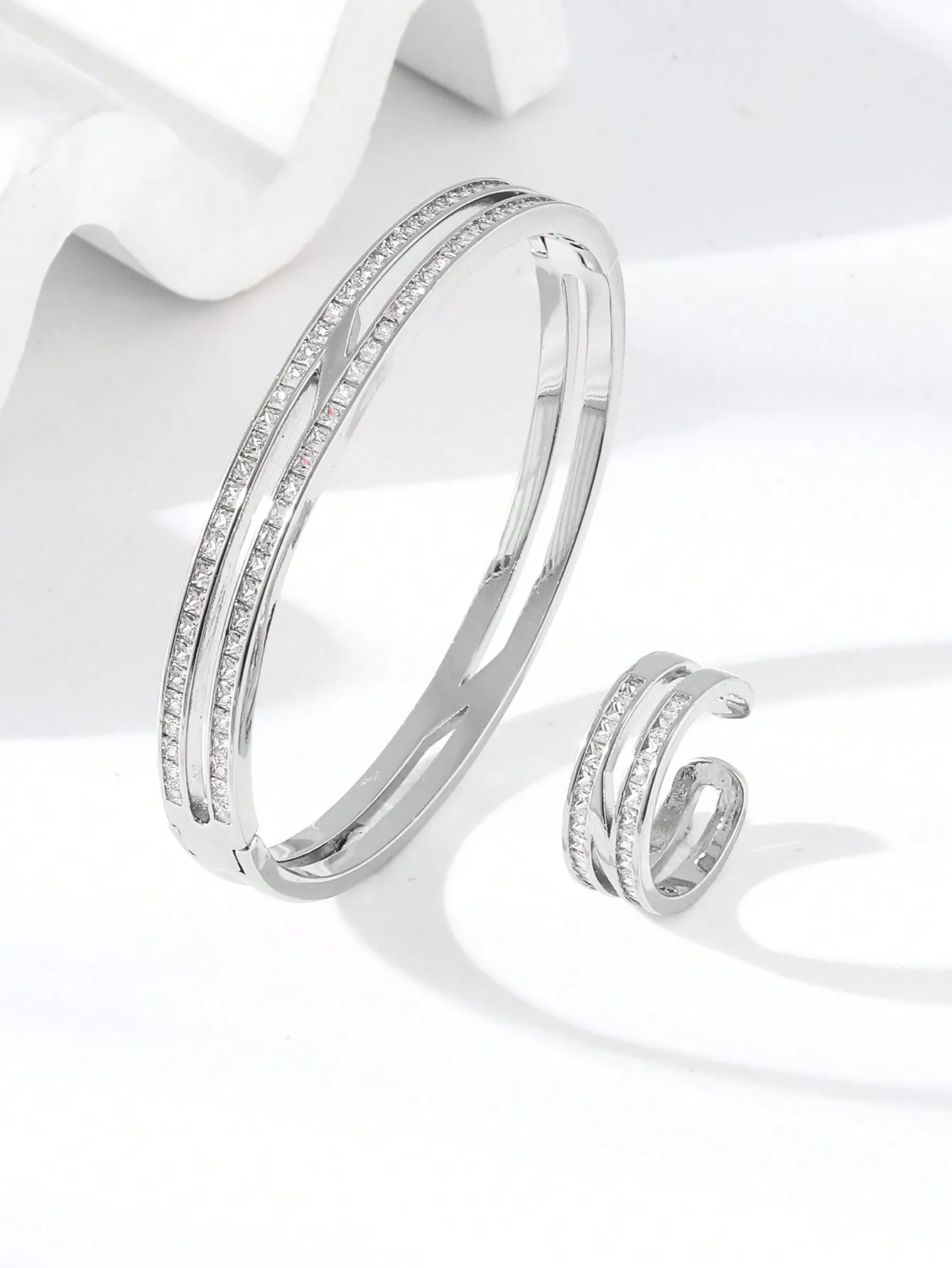 1 set of women's European American copper 14k gold double-row hollow-out bracelet ring set