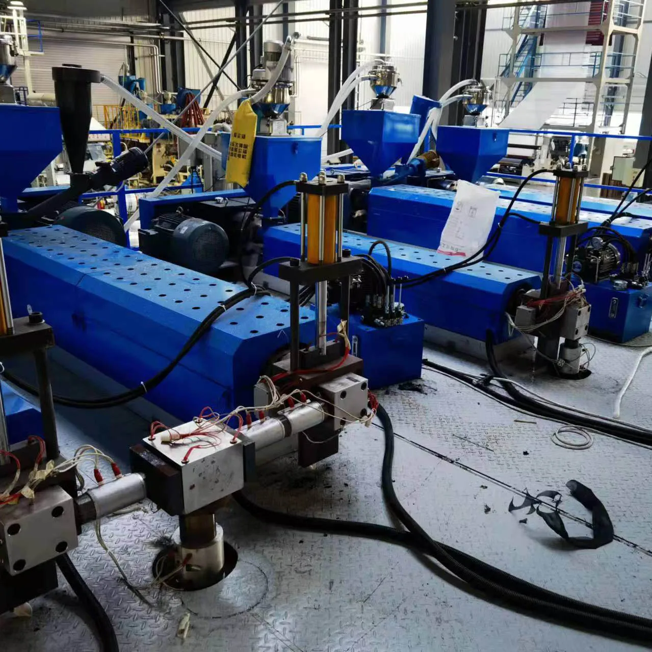 GT-1500/2000/2500/3000 Three to Seven Layer Compound Polyethylene Air Bubble Film Extrusion Machine