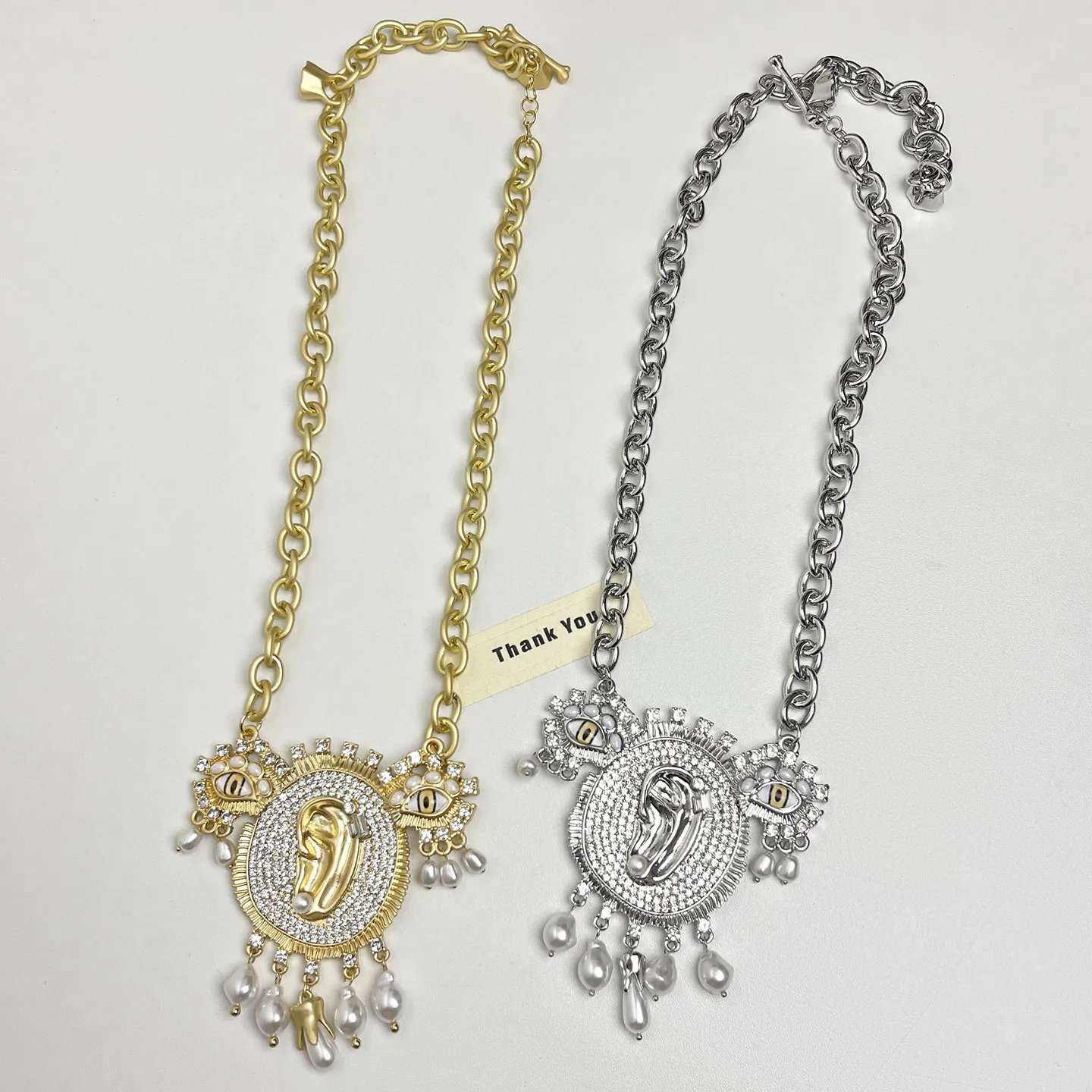 Vintage Thick Chain Abstract Face Full Zircon Pearl Necklace Art Relief Eye Ear Pendant Exaggerated Short Clavicle Chain Women P