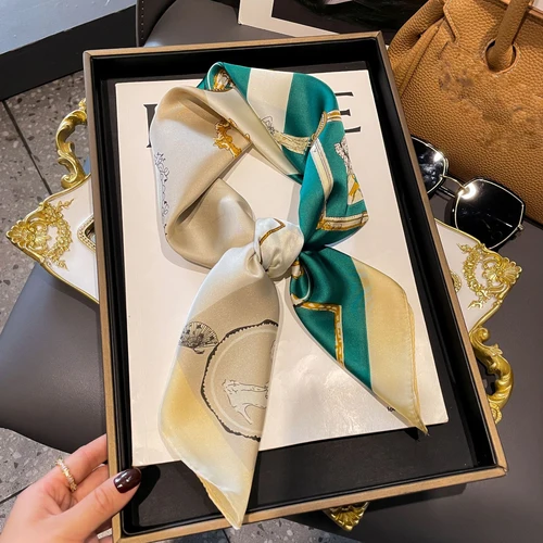 Imagen 2 del producto Bufanda cuadrada de seda de diseño de lujo para mujer, Foulard con estampado de flores, pañuelo para el cuello, chal con lazo de satén suave, diadema para la cabeza, regalos Hijab
