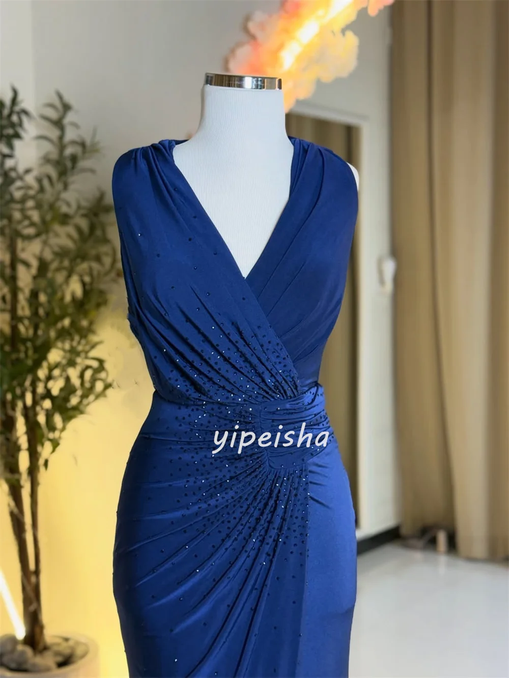 تخصيص جودة عالية كلاسيكي جيرسي مطرزة Ruched مستقيم الخامس الرقبة فساتين طويلة فساتين مناسبة مخصصة الأحجام المتاحة