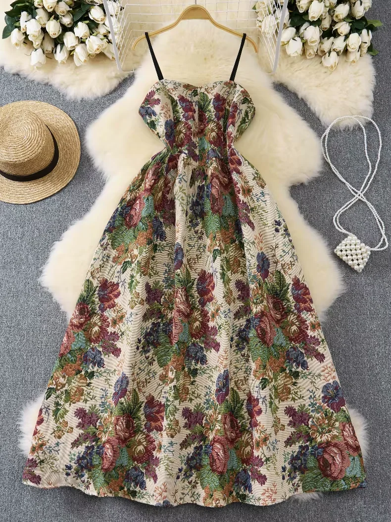 

Elegant Mid-Length French Halter Dress for Plus-Size Ladies Luxurious High-End Style