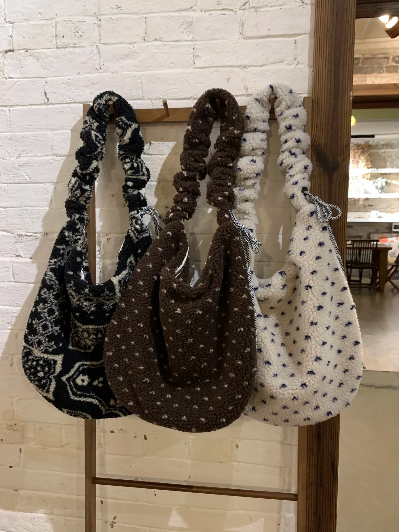 

Retro Lamb Fur Heart aped Tote Bag Women's Large Capaci Dstring Commuter Single oulder Slant Cross Bag