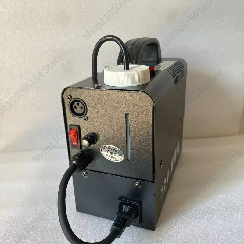 

Outdoor photography and shooting smoke machine charging smoke, photography and photography artifact instead of cigarette cake