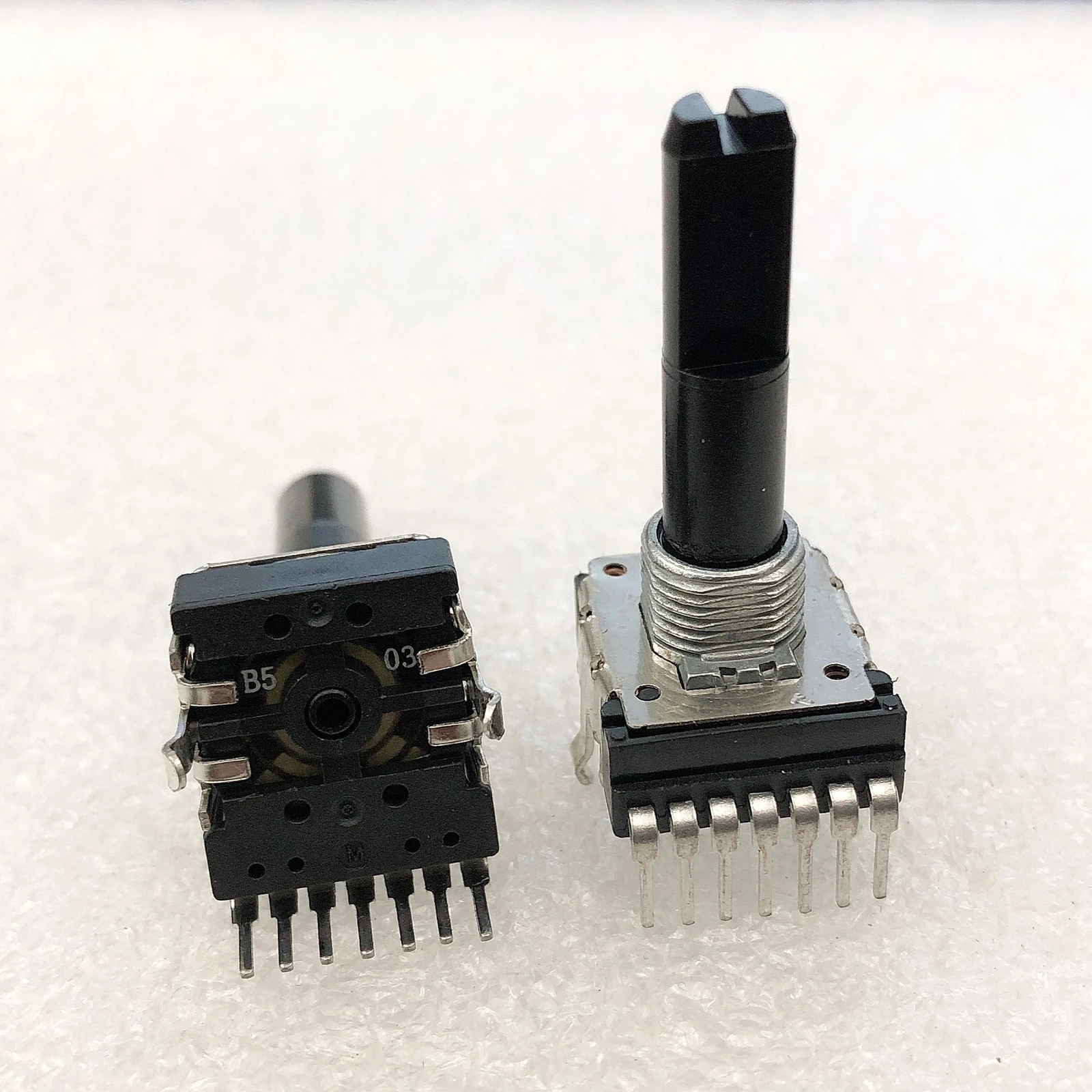 RA145 Rotary 7-Pin Potentiometer B50K for Amplifiers Volume Control D-Shaft