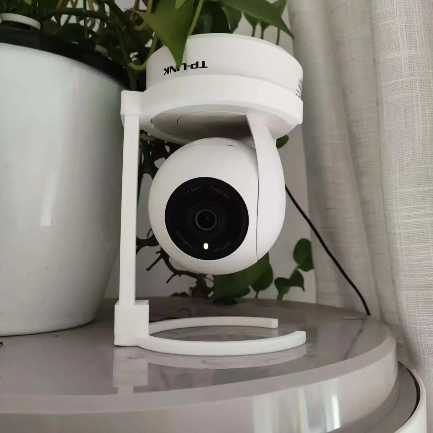 

Upside Down Camera Mount Bracket for TP-Link Smart Home Security Camera Desktop Holder Base No Drill