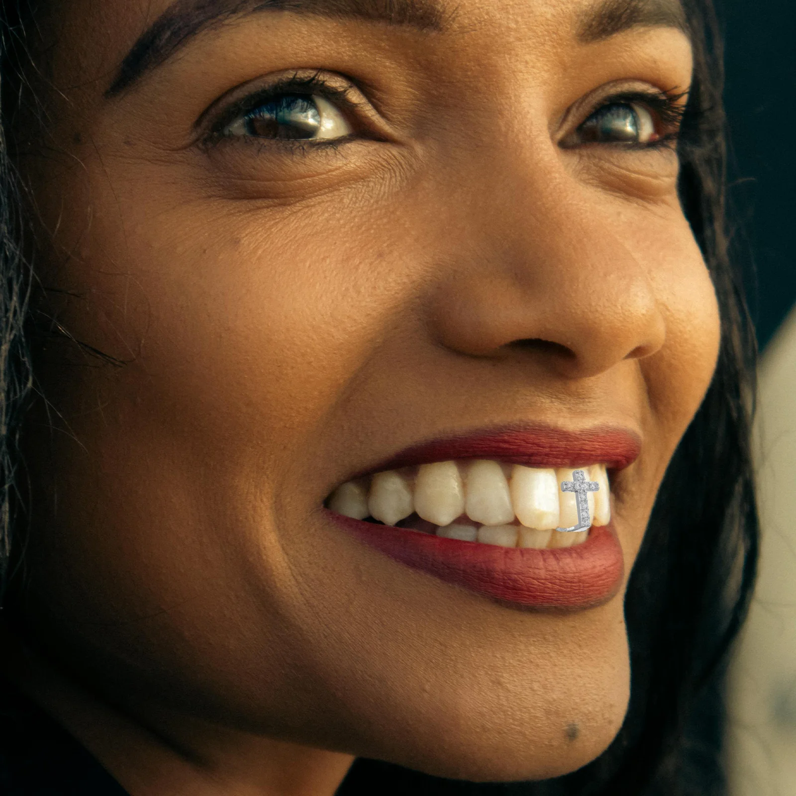 

1Set Hip Hop Tooth Grill Single Zircon Cross Tooth Cap Party Rapper Accessories Fake Teeth Decoration Hip Hop Costume