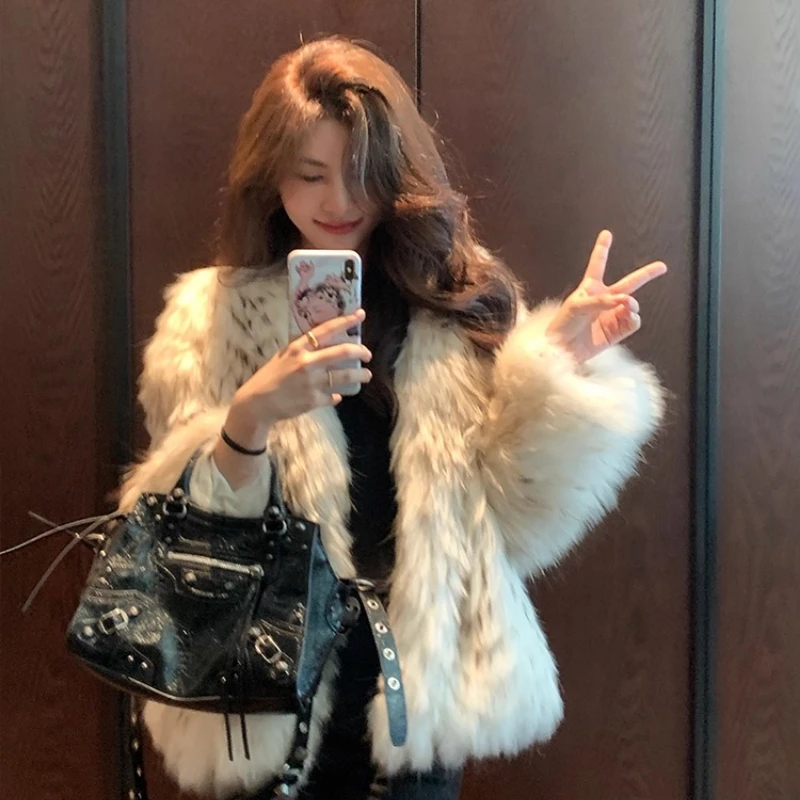 YOLANFAIRY معاطف الراكون الطبيعية كاملة للنساء الشتاء الدفء الخامس الرقبة موضة الشباب الأبيض الحقيقي الراكون الفراء سترة الإناث 2025